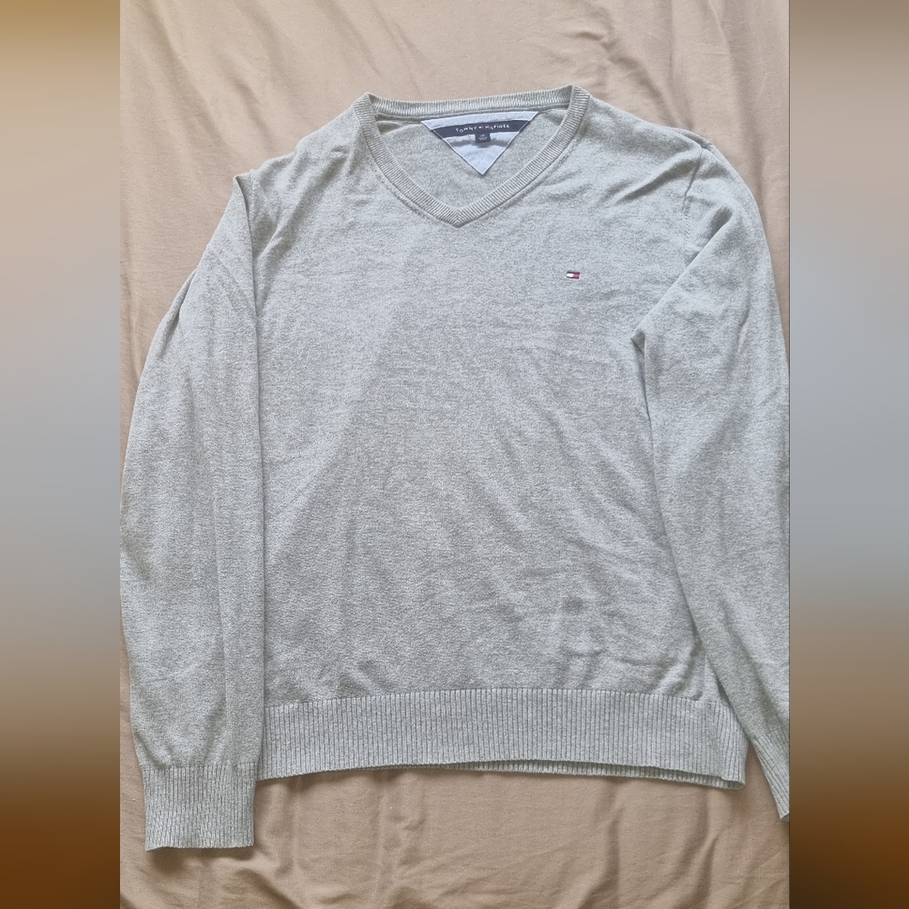 Tommy Hilfiger Men's Gray V-Neck Sweater